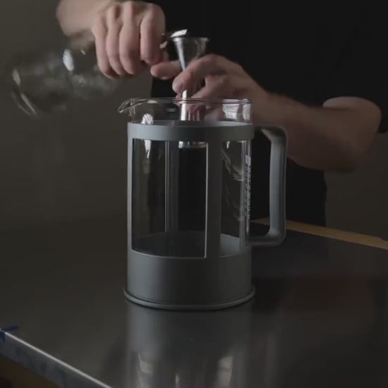 Cocktail Foamer making foamy drinks in a French press — thick foam demo